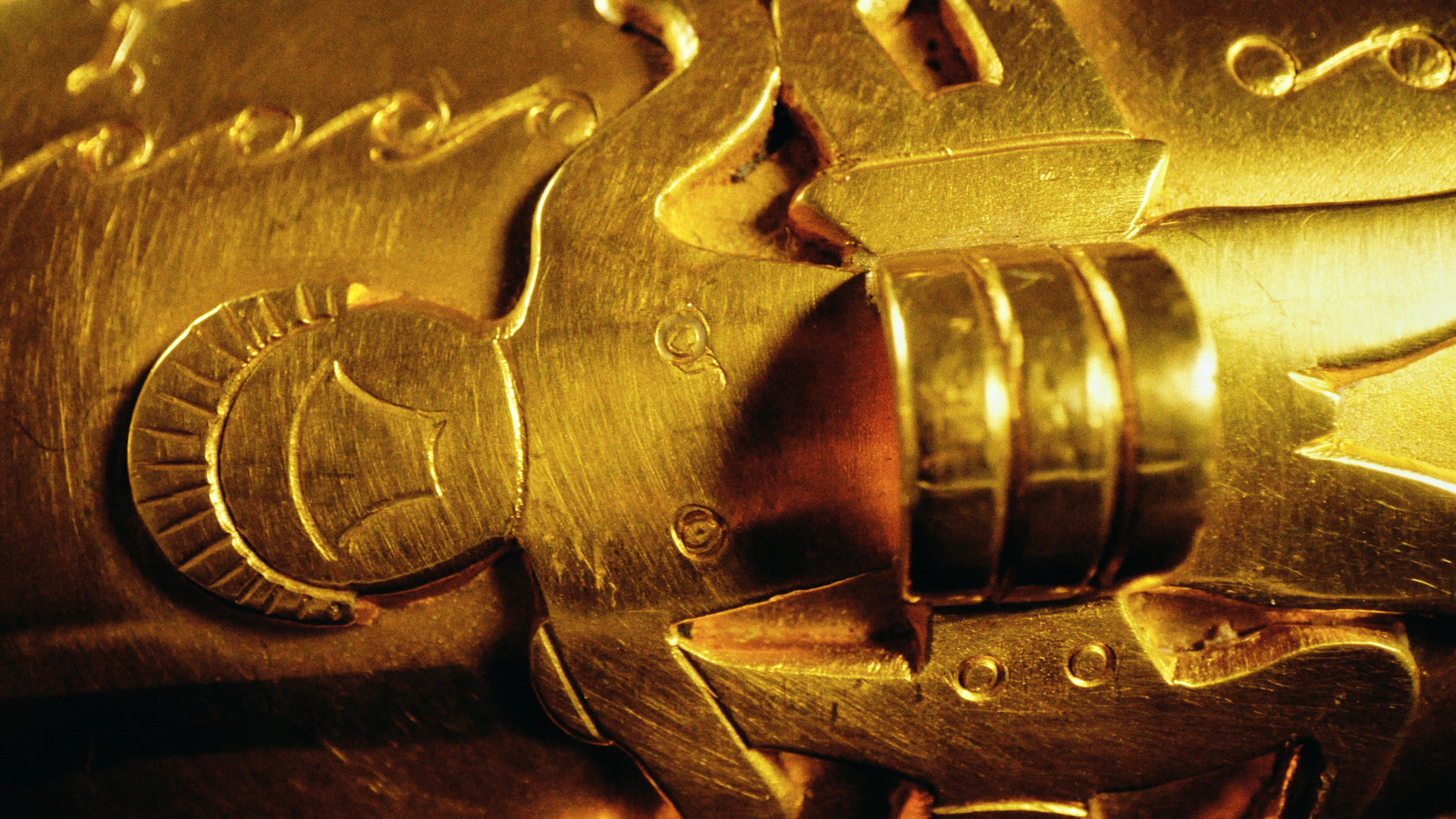 A figure on the horn in macro